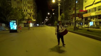 Ramazan davulcusundan 'Evde Kal' çağrısı