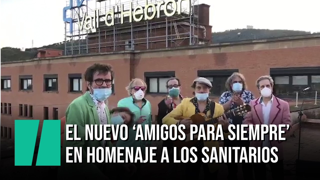 Los Manolos cantan su nuevo 'Amigos para siempre' desde la azotea del Vall d'Hebron