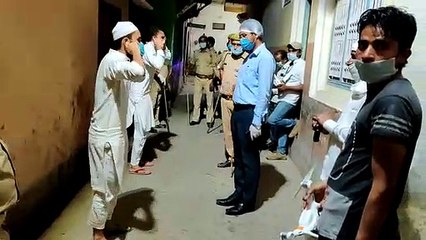 रामपुर: लॉकडाउन का उल्लंघन करने पर जॉइंट मजिस्ट्रेट ने लगवाई उठक बैठक