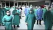 Korona virüs kliniği çalışanları Türkiye genelinde okunan İstiklal Marşı'na hastaneden katıldı