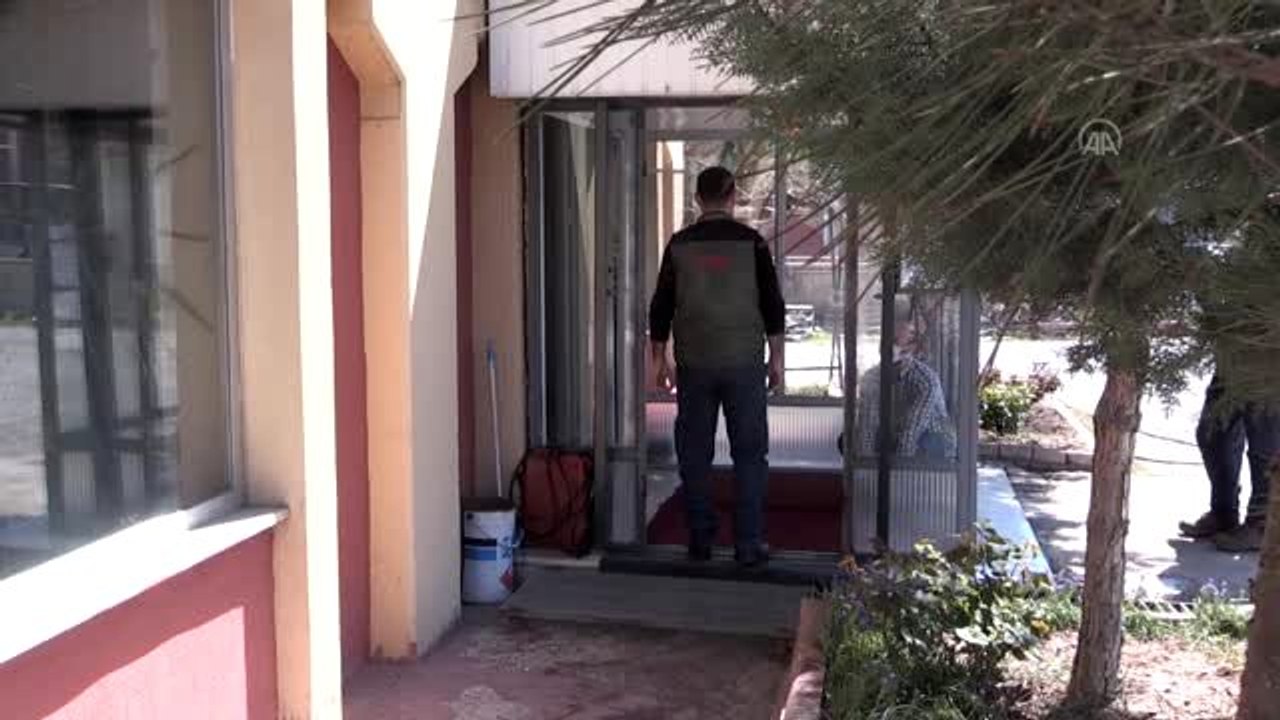 Üniversitelilerin yaptığı "dezenfeksiyon kapısı"na talep artıyor