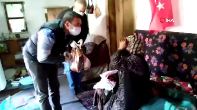 Yaşlı ninenin devlete duası dinleyenleri duygulandırdı