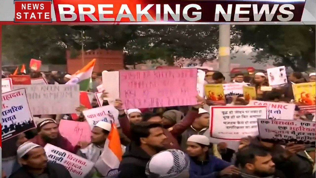 Breaking: नागरिकता कानून को लेकर लाल किले पर प्रदर्शन, धारा 144 लागू