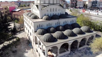 Depremde minaresi yıkılan camide son durum