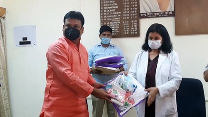 झांसी मेडिकल कॉलेज को सौंपी 75 पीपीसी किट