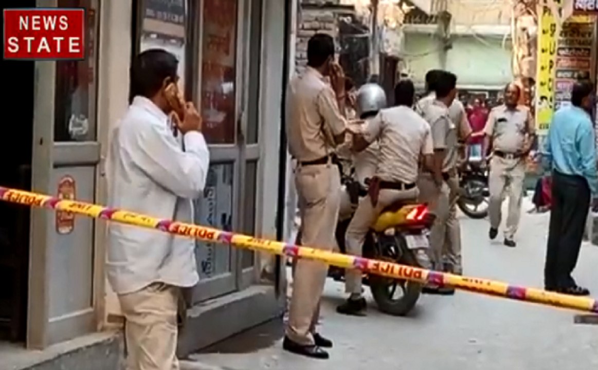 Delhi : नजफगढ़ में भरे बाजार में एक युवक की गोली मारकर हत्या - video  Dailymotion