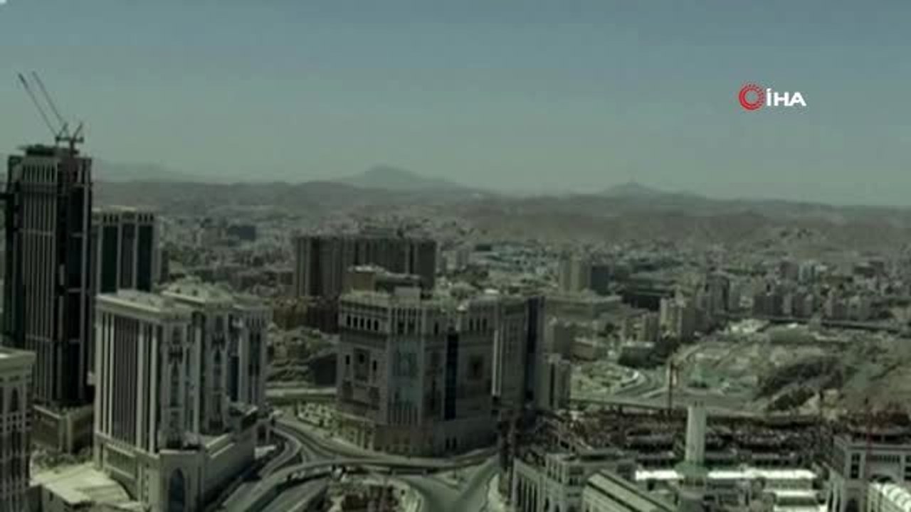 - Mescid-i Haram, Mescid-i Nebevi ve Mescidi Aksa'da Ramazan'ın ilk Cuma namazı cemaatle kılınmadı