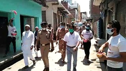 पुष्प वर्षा कर हिंदुस्तान जीतेगा, कोरोना हारेगा के लगाए नारे