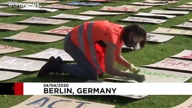 Сторонники Греты Тунберг проводят безлюдные манифестации