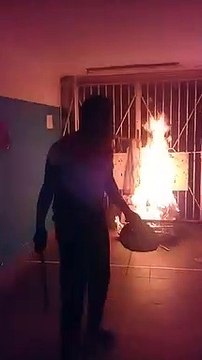 Motín en la carcel de Devoto Secuencia de lo que sucedía dentro del penal Parte 2
