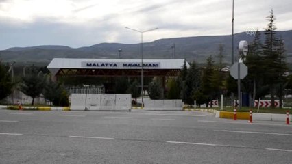 Azerbaycan'dan getirilen 182 Türk vatandaşı Malatya'da