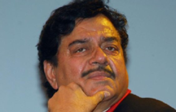 शत्रुघ्न सिन्हा के आवास पर चला BMC का बुलडोजर