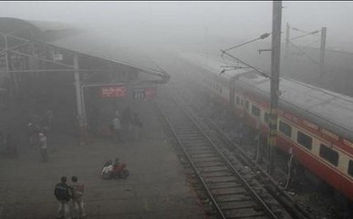 ठंड की चपेट में उत्तर भारत, कोहरे की वजह से 18 ट्रेनें रद्द