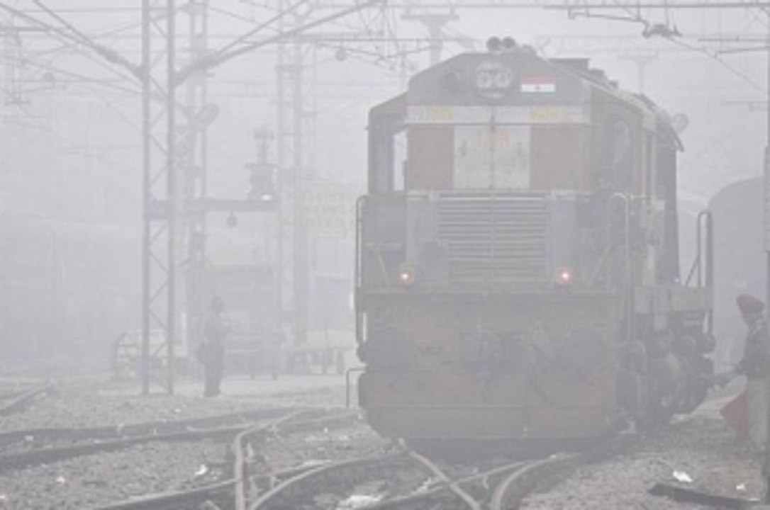 हादसों से बचने के लिए रेलवे ने ट्रेन में लगाए ए...