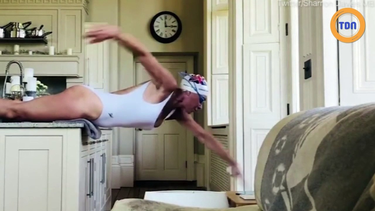 Ces championnes de natation s'entrainent dans le vide pendant le confinement