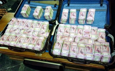 दिल्ली: IT ने प्राइवेट लॉकर से बरामद किए 21 करोड़ रुपये