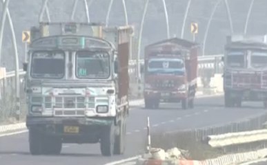 आगरा-लखनऊ एक्सप्रेस वे टोल टैक्स पर घिरी सरकार