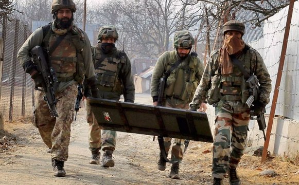 जम्मू-कश्मीर: त्राल के बजवानी इलाक़े में सेना कैंप पर संदिग्ध आतंकियों का हमला