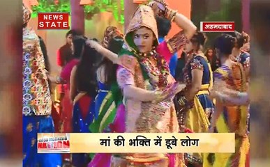 रंग-बिरंगी पोशाकों में दांडिया और गरबा, देंखें वीडियो