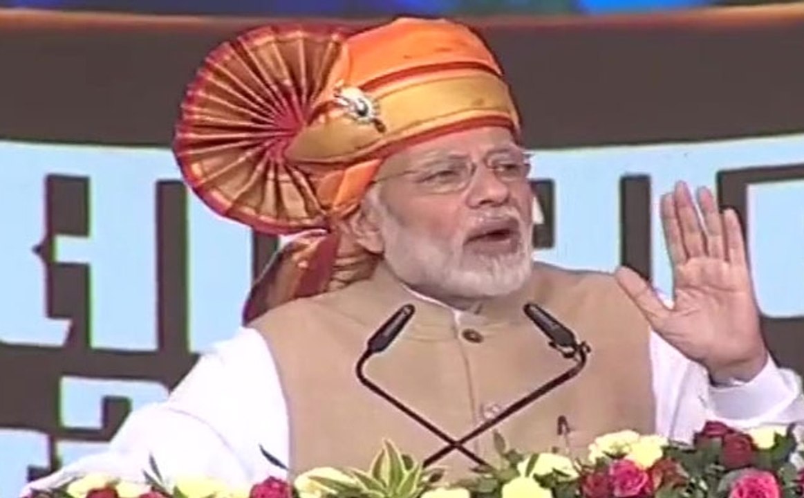 शिरडी में पहुंचे पीएम मोदी, कहा- साईं से मिलती है जनसेवा की प्रेरणा