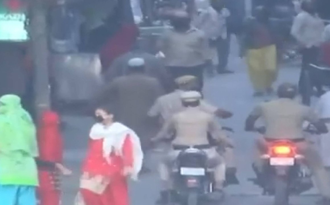 Locals violate lockdown, come out for Ramadan shopping