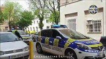 La Policía Local de Sevilla homenajea a una pareja que celebraba su 63º aniversario