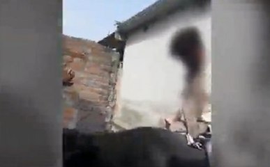 नाबालिग से दुष्कर्म के आरोपी का गांववालों ने मुंह काला किया