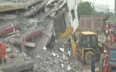 ग़ाज़ियाबाद में गिरी इमारत, कई लोगों के मलबे में फंसे होने की आशंका