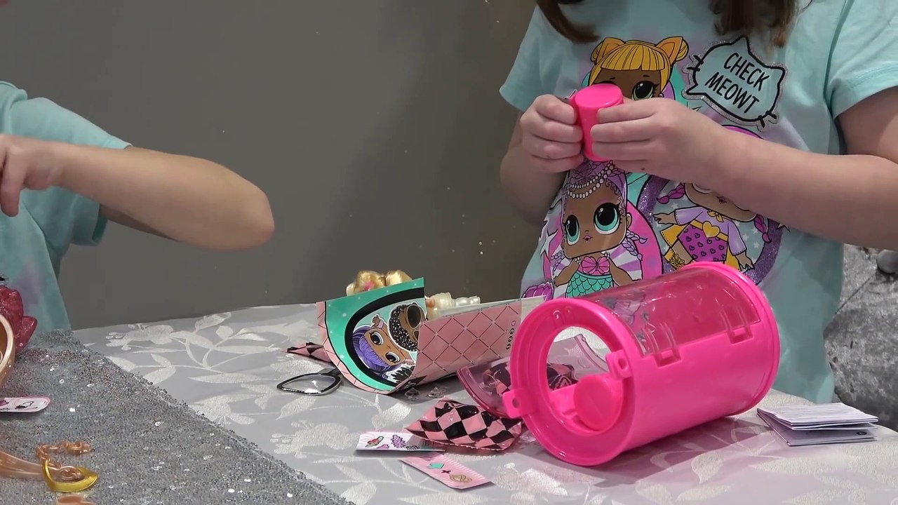 Sophia, Isabella e Alice Brincando com Bonecas LOL Surpresa  Penteados e Maquiagens Mágicos