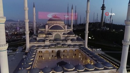 Ramazan'ın ilk gününde Çamlıca Camii böyle görüntülendi