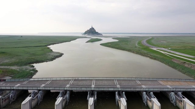 Coronavirus: le Mont-Saint-Michel, rocher fantôme, vu du ciel