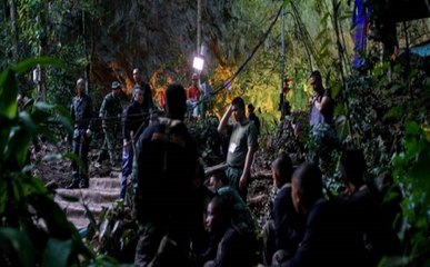 थाईलैंड: रेस्क्यू टीम ने 4 बच्चों को गुफा से बाहर निकाला