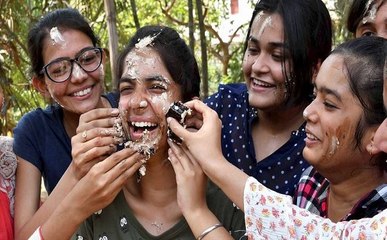 CBSE के 12वीं के परिणाम घोषित, लड़कियों ने फिर मारी बाजी