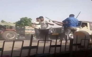 जयपुर: दिनदहाड़े लोगों ने की युवक की बेरहमी से  पिटाई