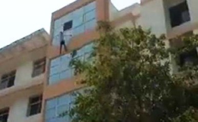 औरंगाबाद: छात्र ने तीसरी मंज़िल ने लगाई छलांग