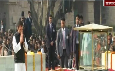 गांधीजी की पुण्यतिथि पर राजघाट गए राहुल गांधी, दी श्रद्धांजलि