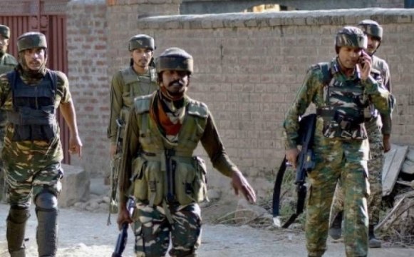 जम्मू-कश्मीर: कुलगाम और पुलवामा में चले सेना के एनकाउंटर में एक जवान शहीद, तीन आतंकी ढेर