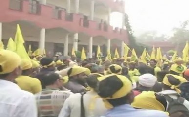 दिल्ली: कर्जमाफी और फसलों के उचित दाम के लिए सड़कों पर उतरे किसान