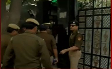 मुख्य सचिव से मारपीट के मामले में केजरीवाल के घर पहुंची पुलिस