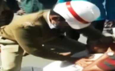 युवक को आया हार्ट अटैक, पुलिसकर्मी ने बचाई जान