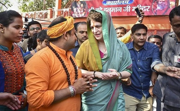 Priyanka Gandhi Live Updates : काशी विश्वनाथ के दर पर प्रियंका गांधी