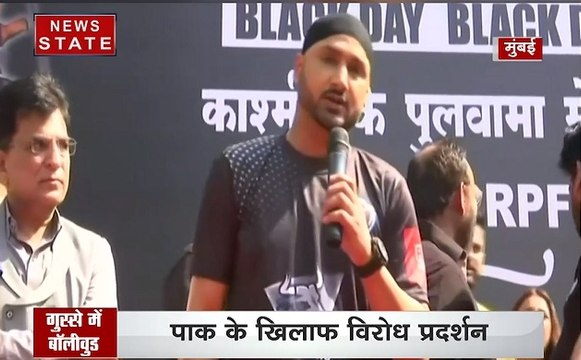 Pulwama Attack: पुलवामा हमले पर बॉलीवुड में ब्लैक डे, शहीदों के नाम पर प्रेयर मीट