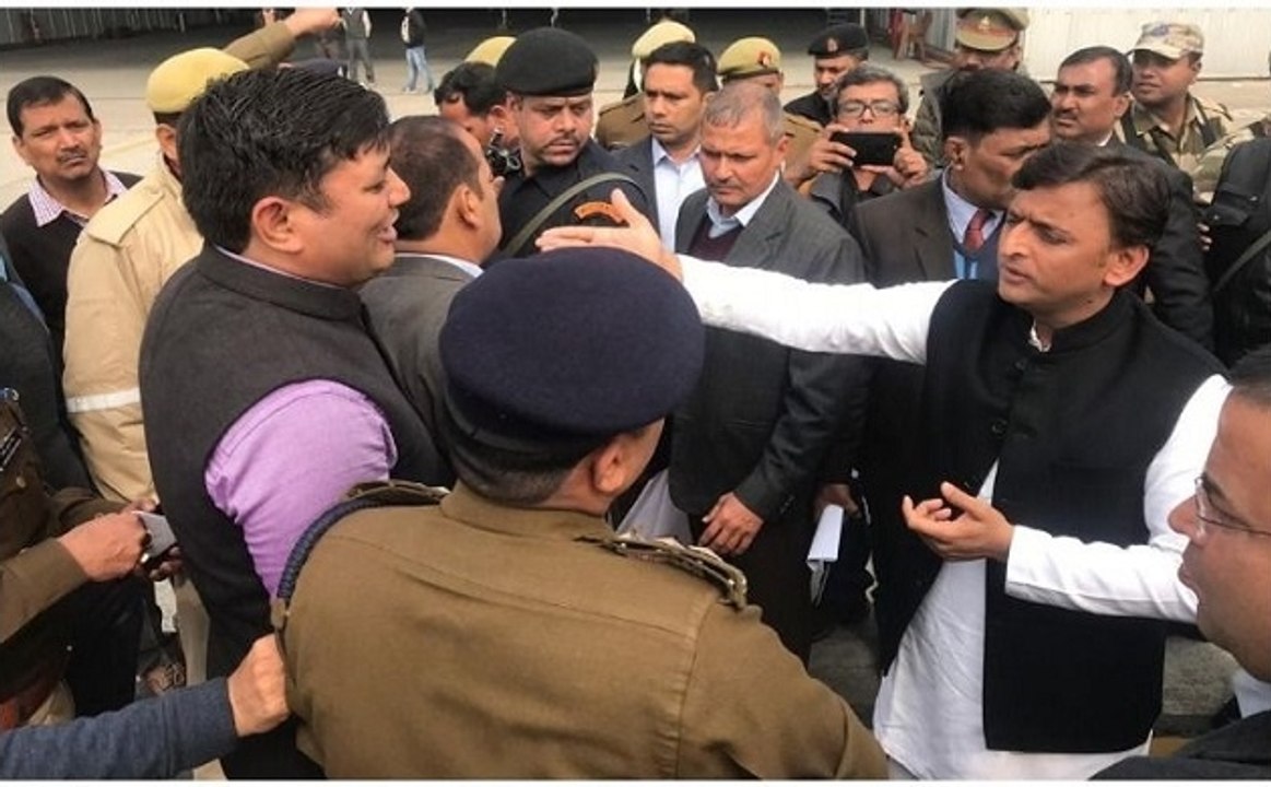 लखनऊ एयरपोर्ट पर अखिलेश यादव को रोकने पर सियासी संग्राम शुरु