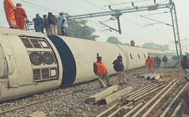 बिहार : सीमांचल एक्सप्रेस हादसे में 7 की मौत, मुआवजे का ऐलान