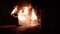 कन्नौज में बस-ट्रक में भिड़ंत के बाद लगी आग, कई लोगों के जिंदा जलने की आशंका, देखें दिल को दहलाने वाला Video