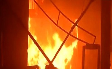 कमला नगर के कूलर मार्केट में लगी भीषण आग