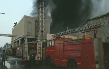 राजस्थान में फैक्ट्री और दिल्ली में कार में लगी आग