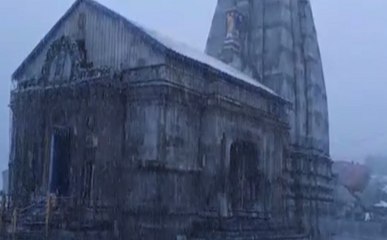 केदारनाथ में हुई मौसम की पहली बर्फबारी