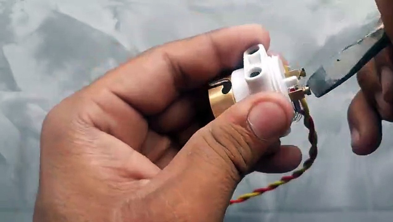 Free_energy_experiment_using_blades_|_Free_Energy_2020(480p)