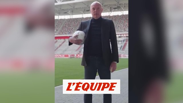 D'anciennes gloires de City se passent le ballon - Foot - WTF